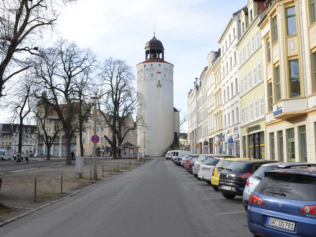 Dicker Turm